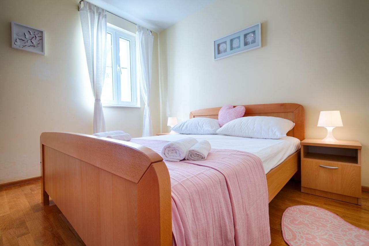Apartments Marinkovic Komiža Eksteriør billede