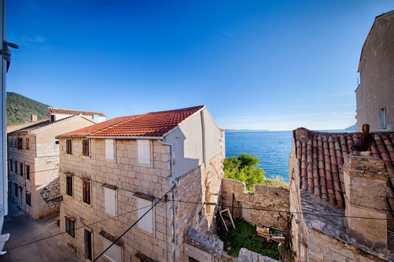 Apartments Marinkovic Komiža Eksteriør billede