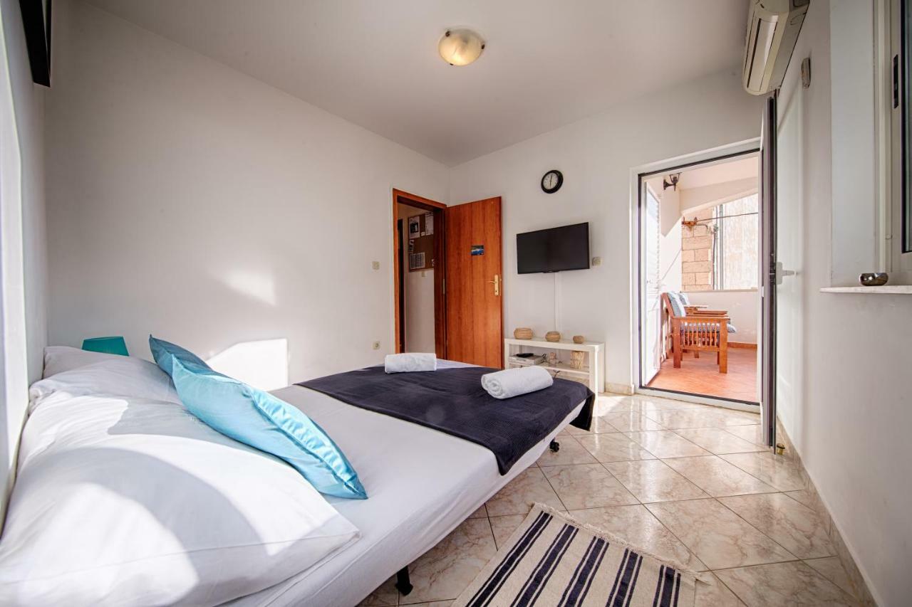 Apartments Marinkovic Komiža Eksteriør billede