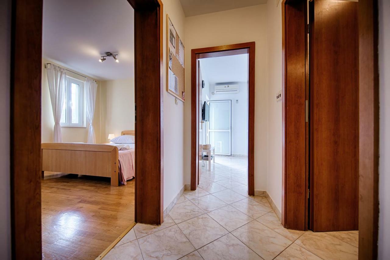 Apartments Marinkovic Komiža Eksteriør billede