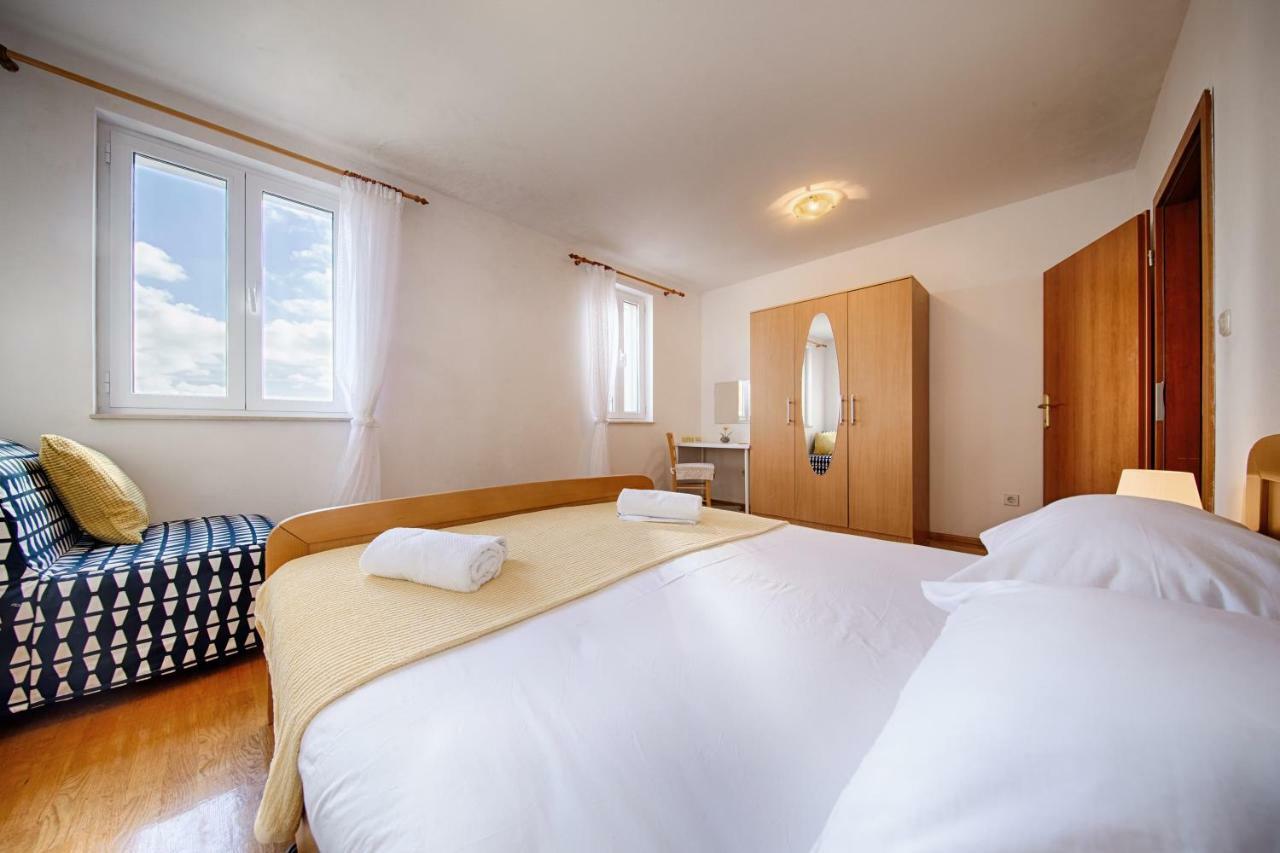 Apartments Marinkovic Komiža Eksteriør billede
