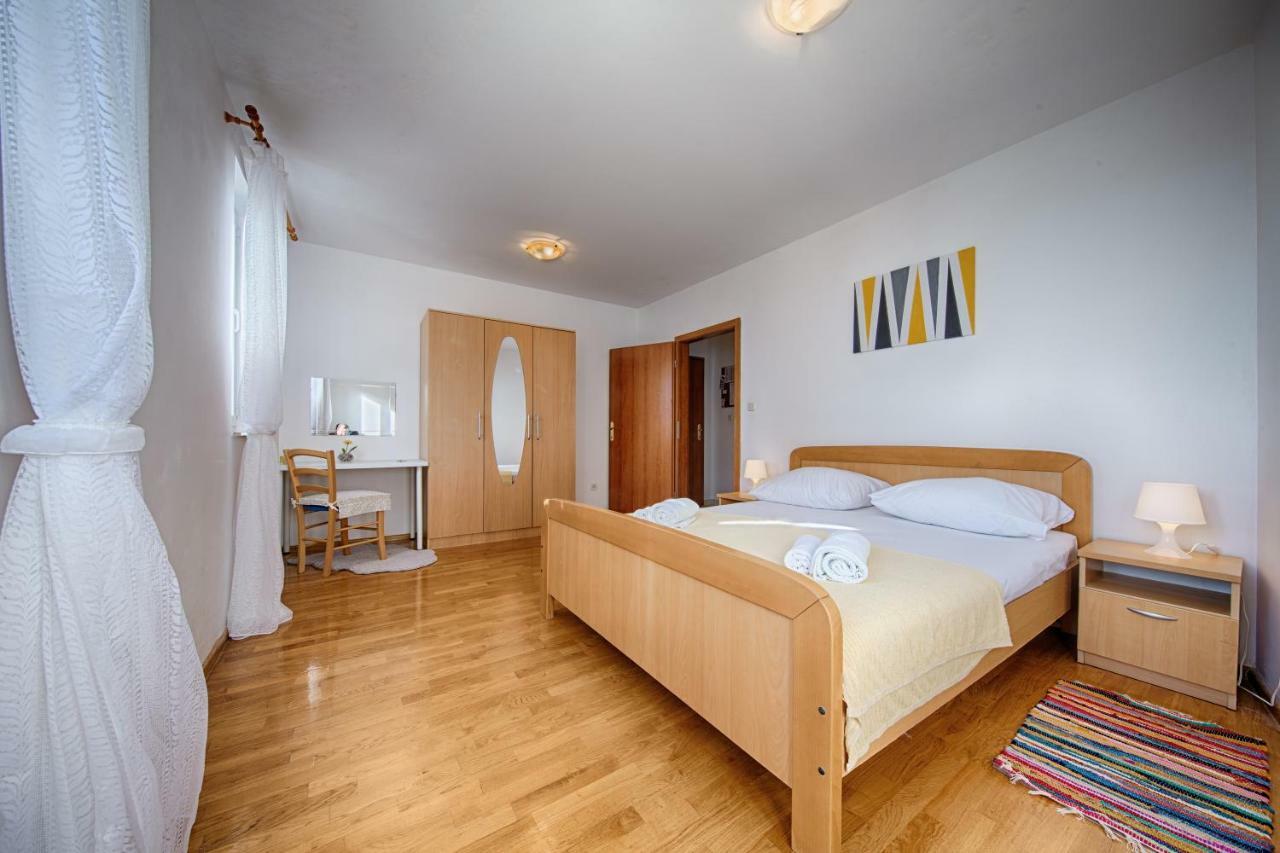 Apartments Marinkovic Komiža Eksteriør billede