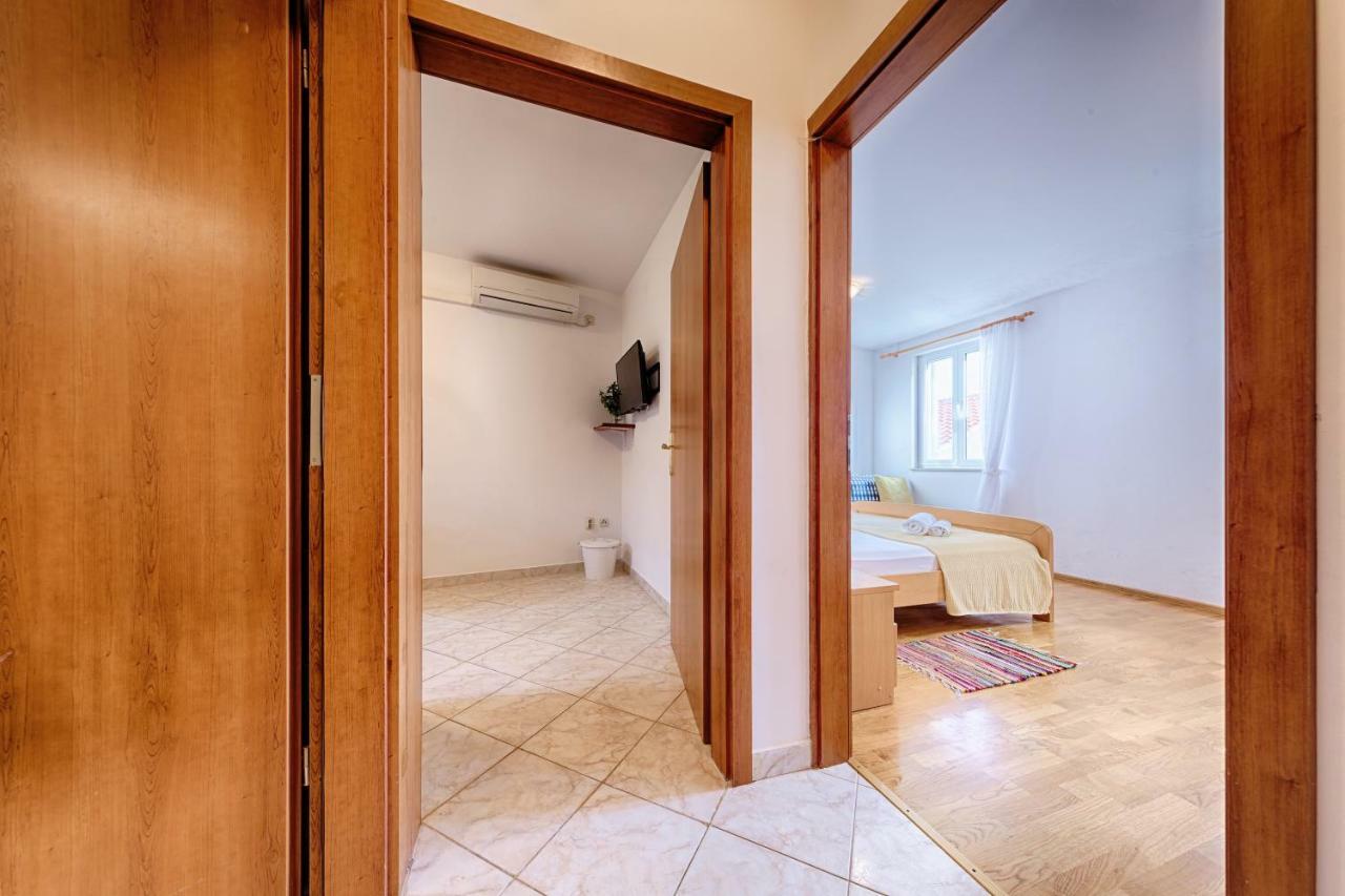 Apartments Marinkovic Komiža Eksteriør billede